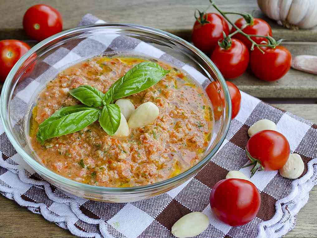 Immagine articolo: La mia ricetta è: Il pesto alla trapanese. Ecco ingredienti e come prepararlo