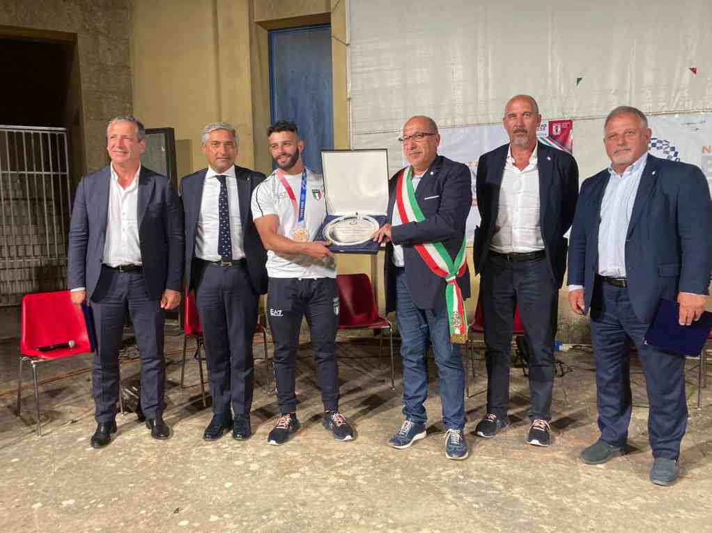 Immagine articolo: Emozioni e orgoglio ieri sera a Salaparuta per il tributo a Nino Pizzolato. Presente il Sindaco Drago e l’Ass. Tony Scilla