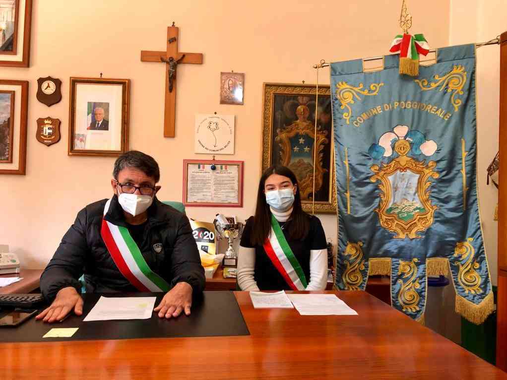 Immagine articolo: Poggioreale e Salaparuta, Sindaci e baby Sindaci leggono una poesia di Rodari per la celebrazione del 25 Aprile
