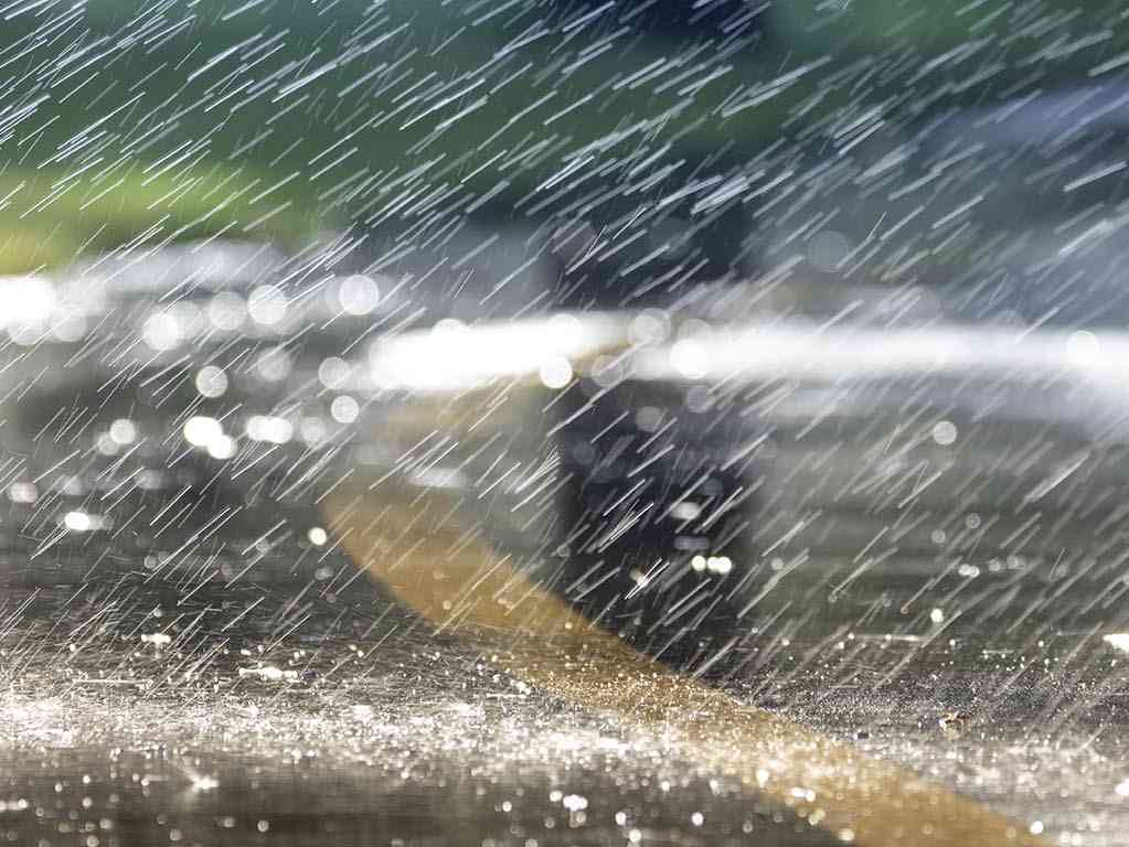 Immagine articolo: Maltempo in Sicilia. Diramato allerta gialla anche per domani. A Sciacca il vento fa cadere la stella di natale montata in piazza