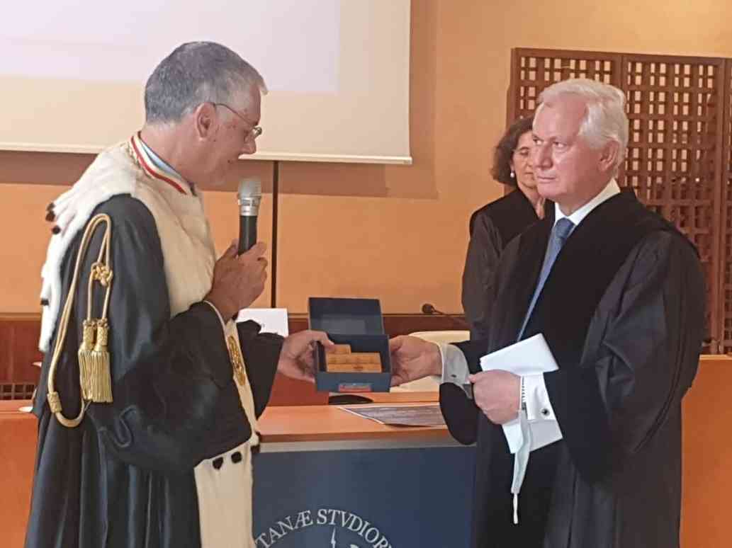 Immagine articolo: Al prof. Gaspare Gulotta il prestigiosissimo riconoscimento di “Professore Onorario”