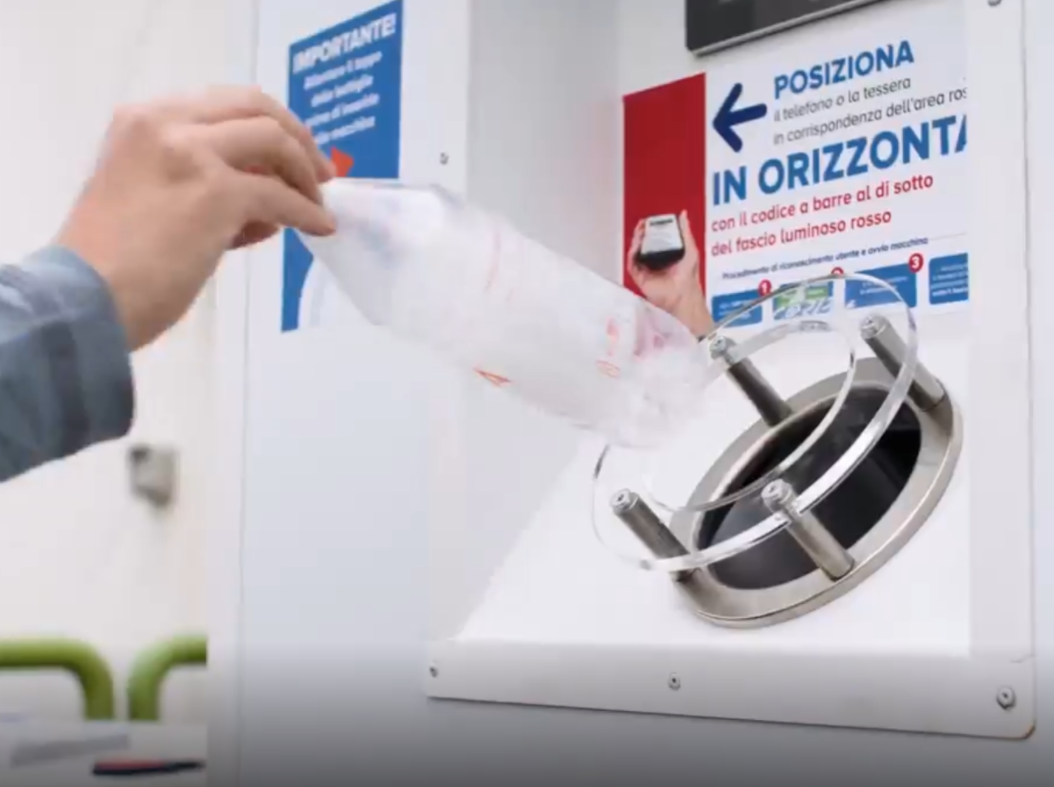 Immagine articolo: Montevago, finanziato acquisto di un eco-compattatore mangia plastica