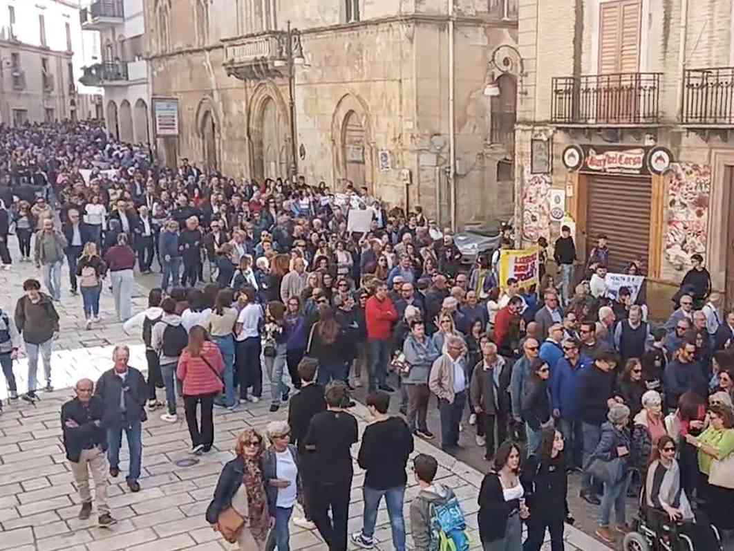 Immagine articolo: Sanità, in migliaia Sciacca in difesa dell'ospedale. Corteo per chiedere servizi più adeguati