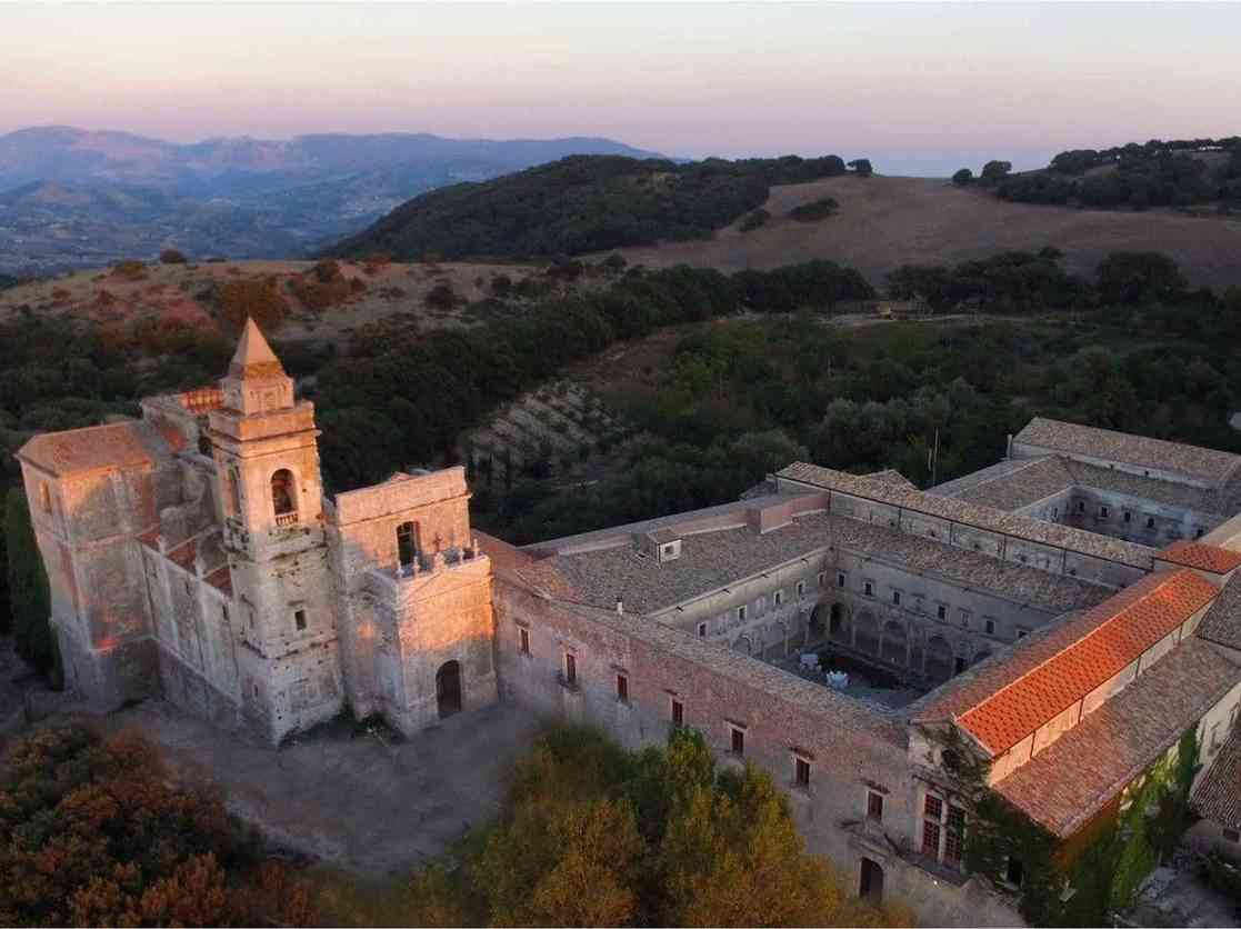 Immagine articolo: Sabato la rassegna “Terre Sicane Wine Fest“. Appuntamento nella splendida cornice dell’Abbazia di Santa Maria del Bosco a Contessa Entellina