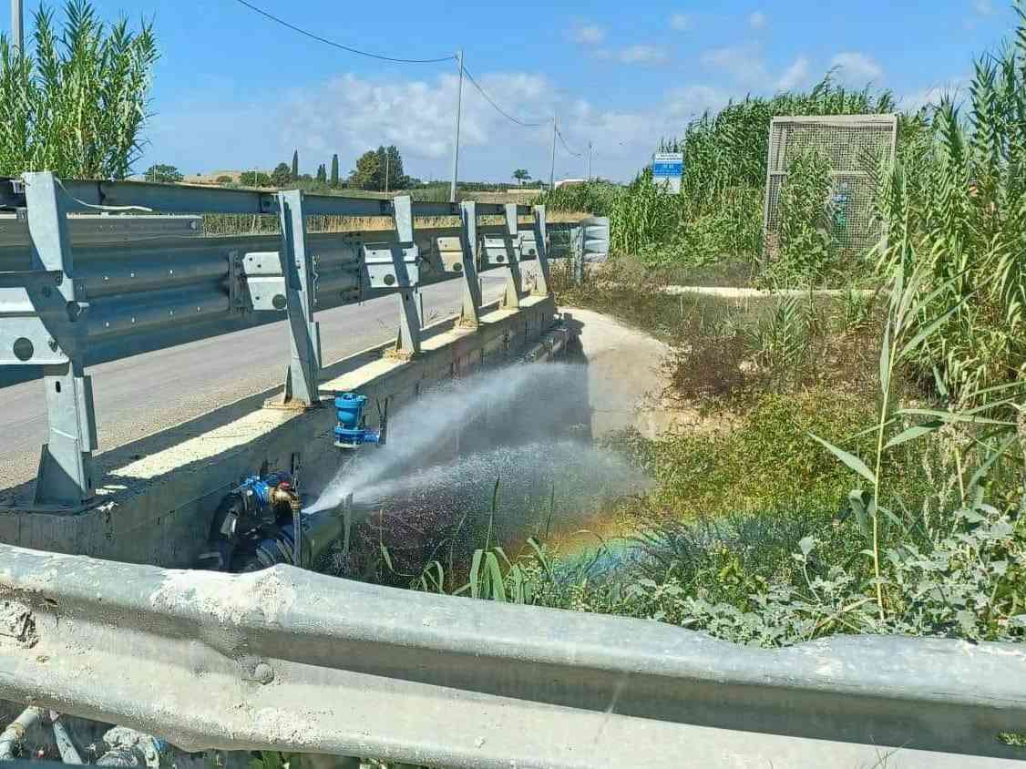 Immagine articolo: Menfi, perdita acqua a Contrada Fiori. “Acqua bene prezioso, non dovrebbe essere sprecato“