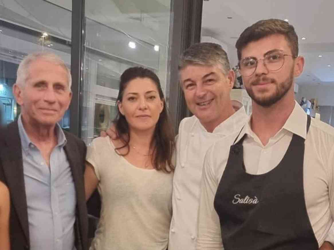 Immagine articolo: Il famoso immunologo Anthony Fauci in vacanza tra Menfi e Sciacca