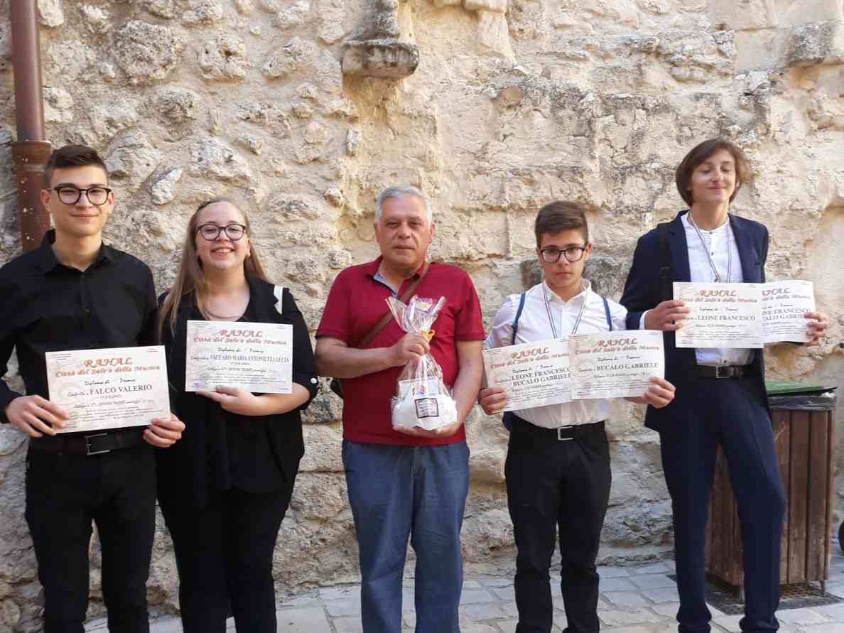 Immagine articolo: Successo degli alunni della scuola civica “Città di Menfi” all’VIII Concorso Musicale Nazionale “Rahal, Città del sale e della musica” di Racalmuto