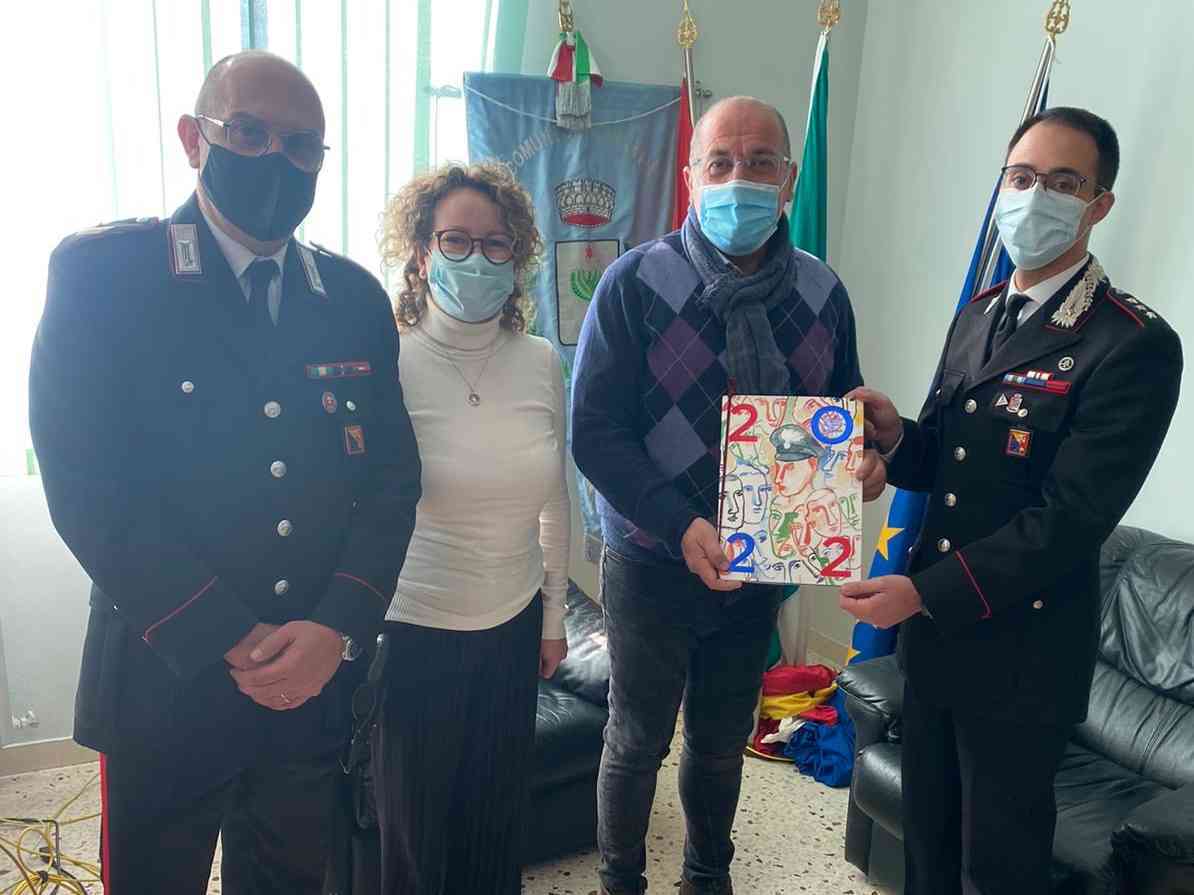 Immagine articolo: Salaparuta e Poggioreale: visita e scambio di auguri con il Capitano dei Carabinieri Calabrô