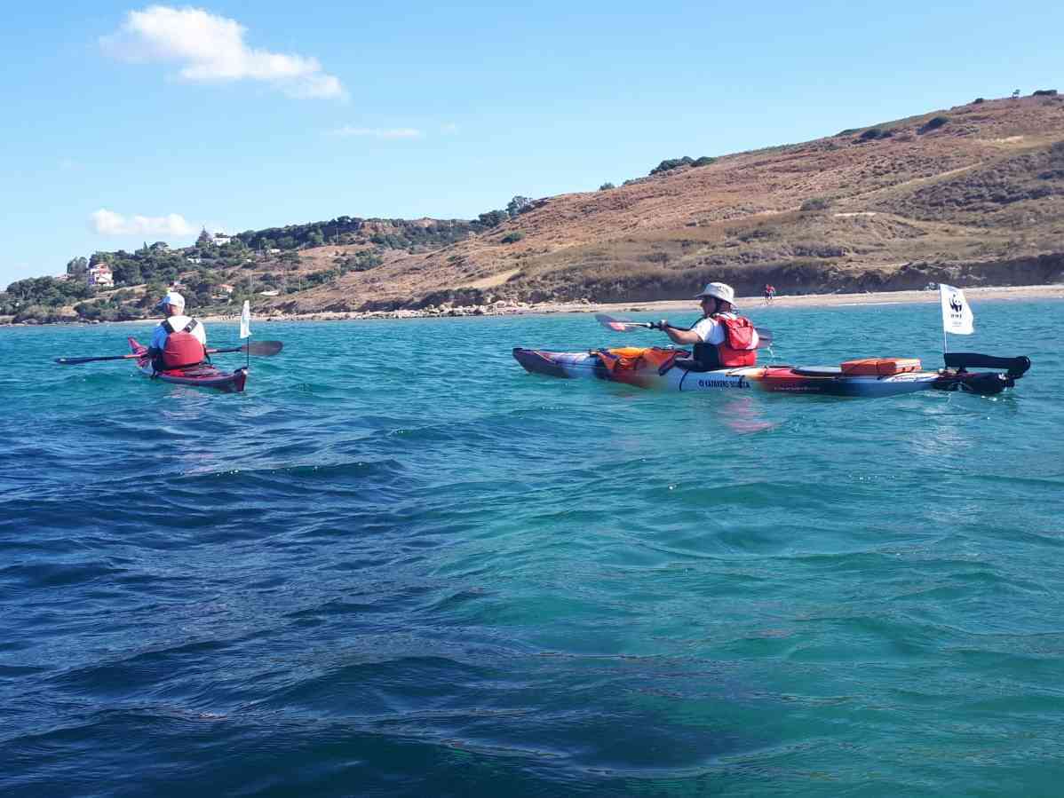 Immagine articolo: Missione plastic free: volontari del Wwf in kayak da San Marco a Menfi come “sentinelle del mare“