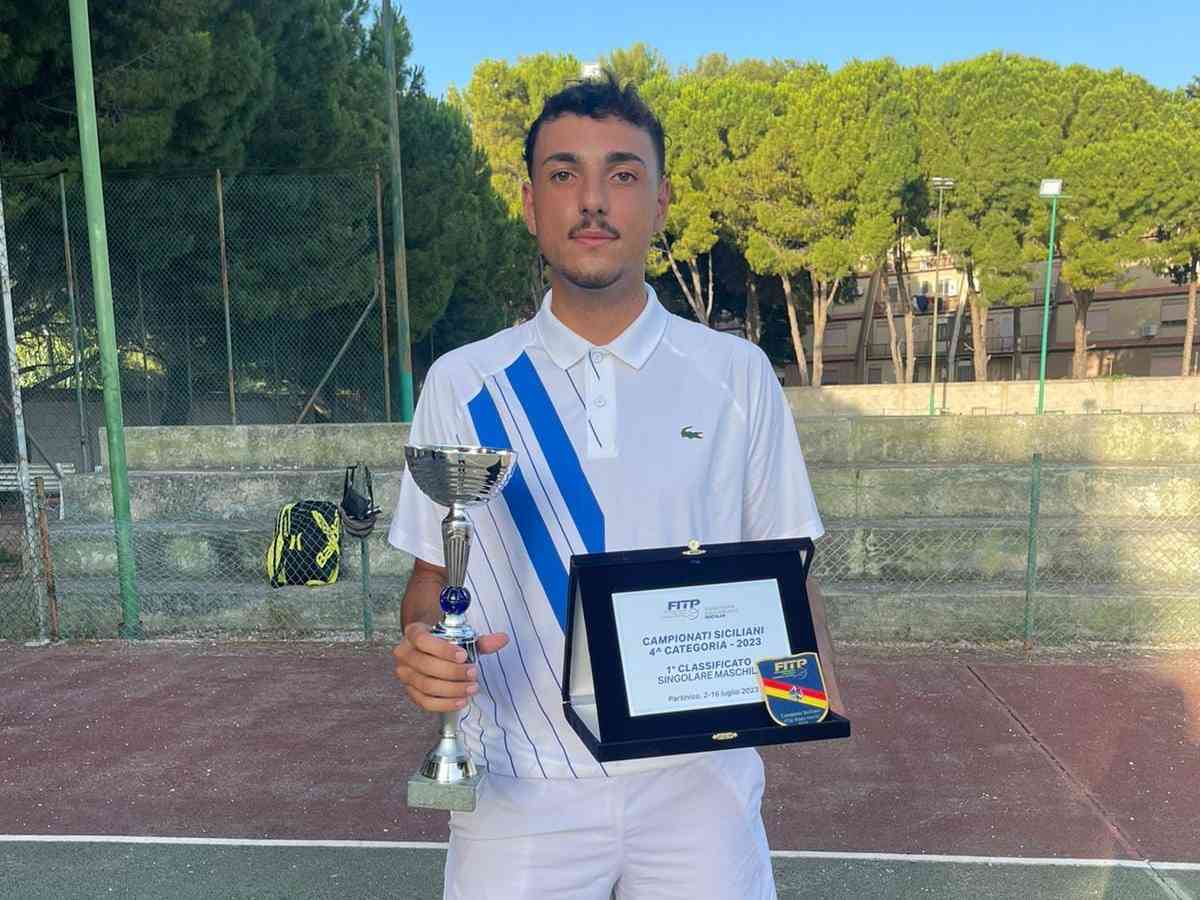 Immagine articolo: Gregorio Gulli, del Tennis Club Menfi, si laurea campione regionale di 4a categoria