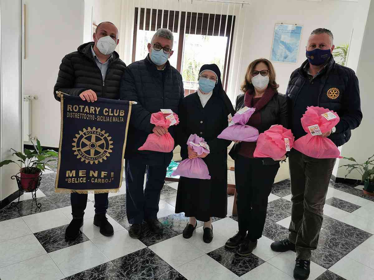 Immagine articolo: Rotary, colombe pasquali per gli anziani della Casa di Riposo Mulè
