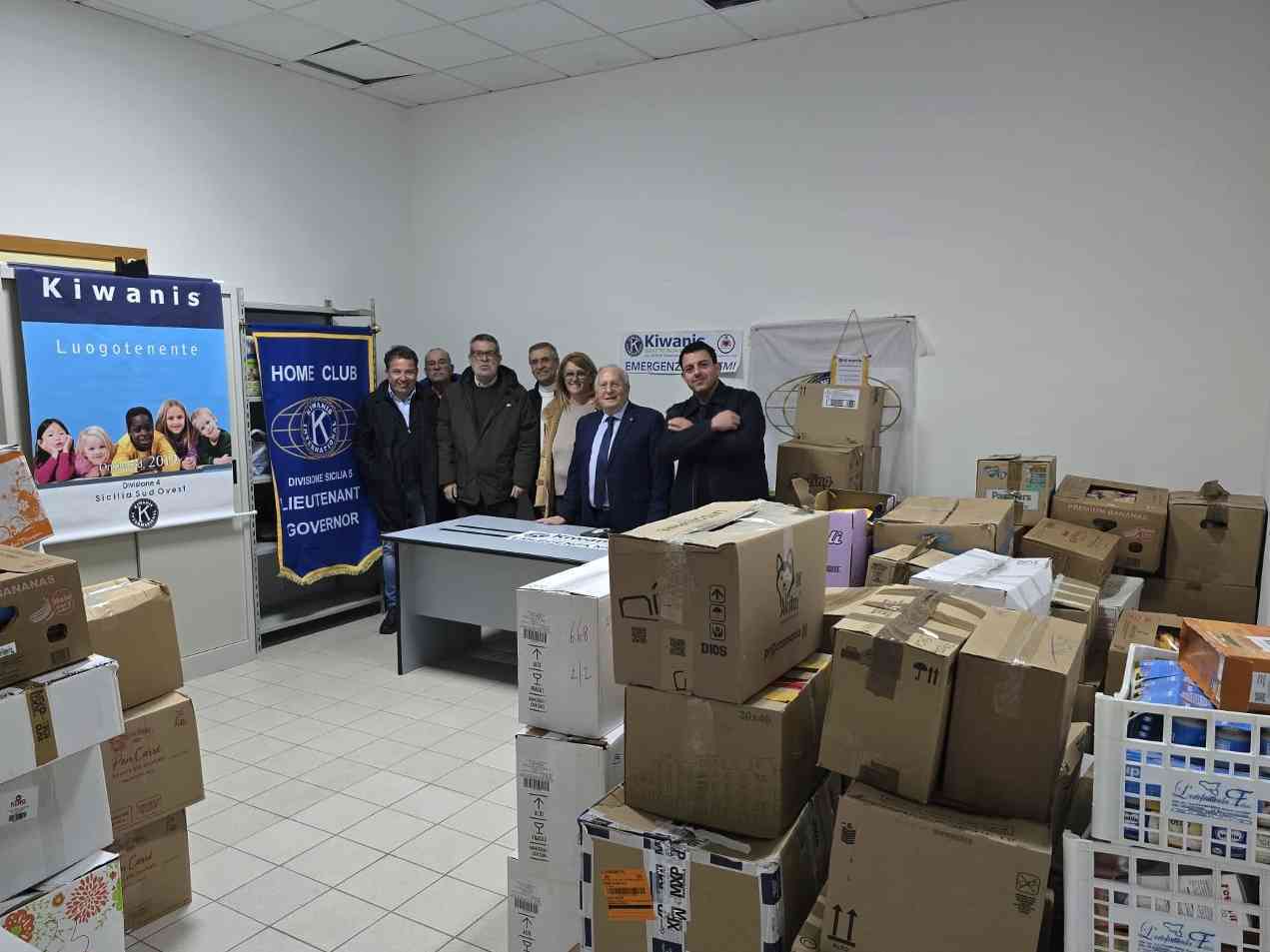 Immagine articolo: Frana di Niscemi: il Kiwanis dona beni di prima necessità alle famiglie colpite