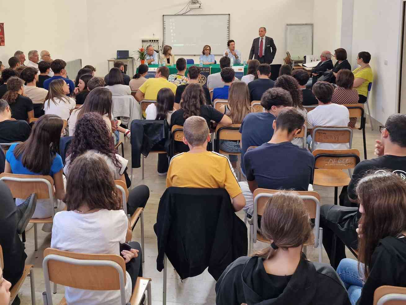 Immagine articolo: A Menfi studenti a lezione di “educazione finanziaria“