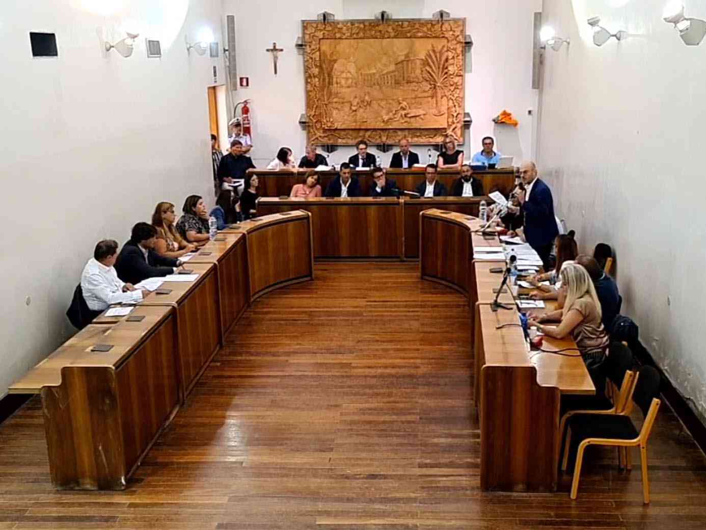 Immagine articolo: Menfi. Tariffe TARI, sicurezza stradale e parcheggi selvaggi nel Consiglio Comunale del 14 luglio
