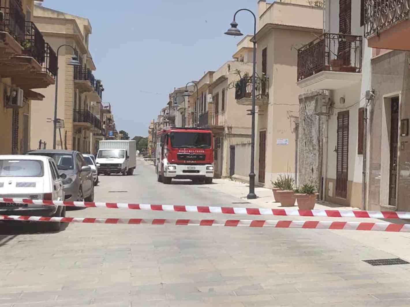 Immagine articolo: Menfi. Sospetta fuga di gas in via della Vittoria. Intervento dei vigili del fuoco