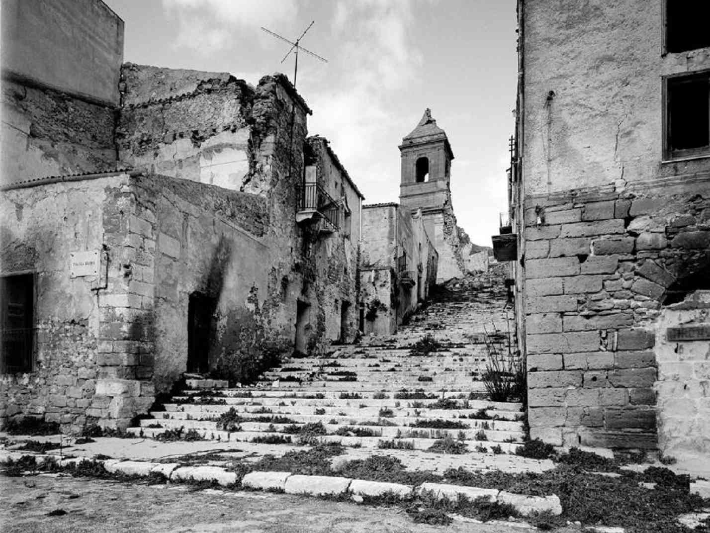 Immagine articolo: Appello al presidente Musumeci per la tutela dei ruderi di Poggioreale, patrimonio di memoria ed identità del territorio belicino
