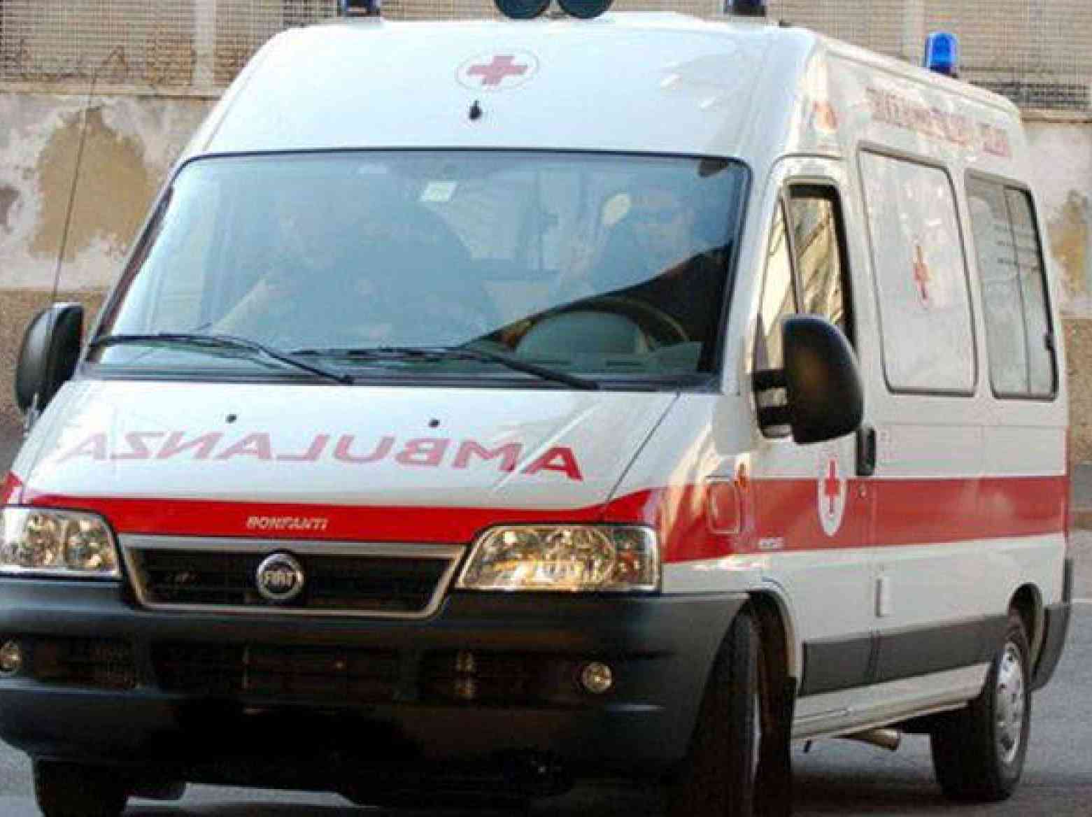 Immagine articolo: Sciacca, auto d’epoca investe famiglia di turisti: grave una donna