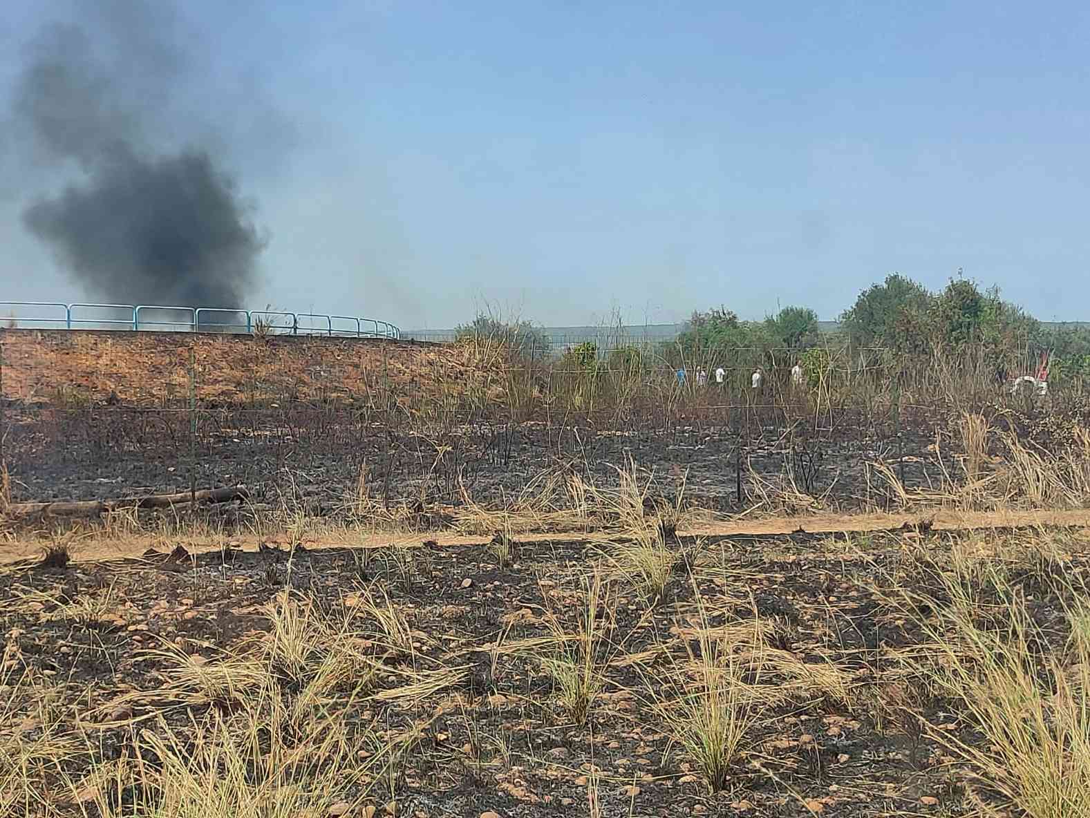 Immagine articolo: Menfi. Incendio in c.da Gurra Mezzana. Fiamme circondano le vasche di raccolta d'acqua del consorzio