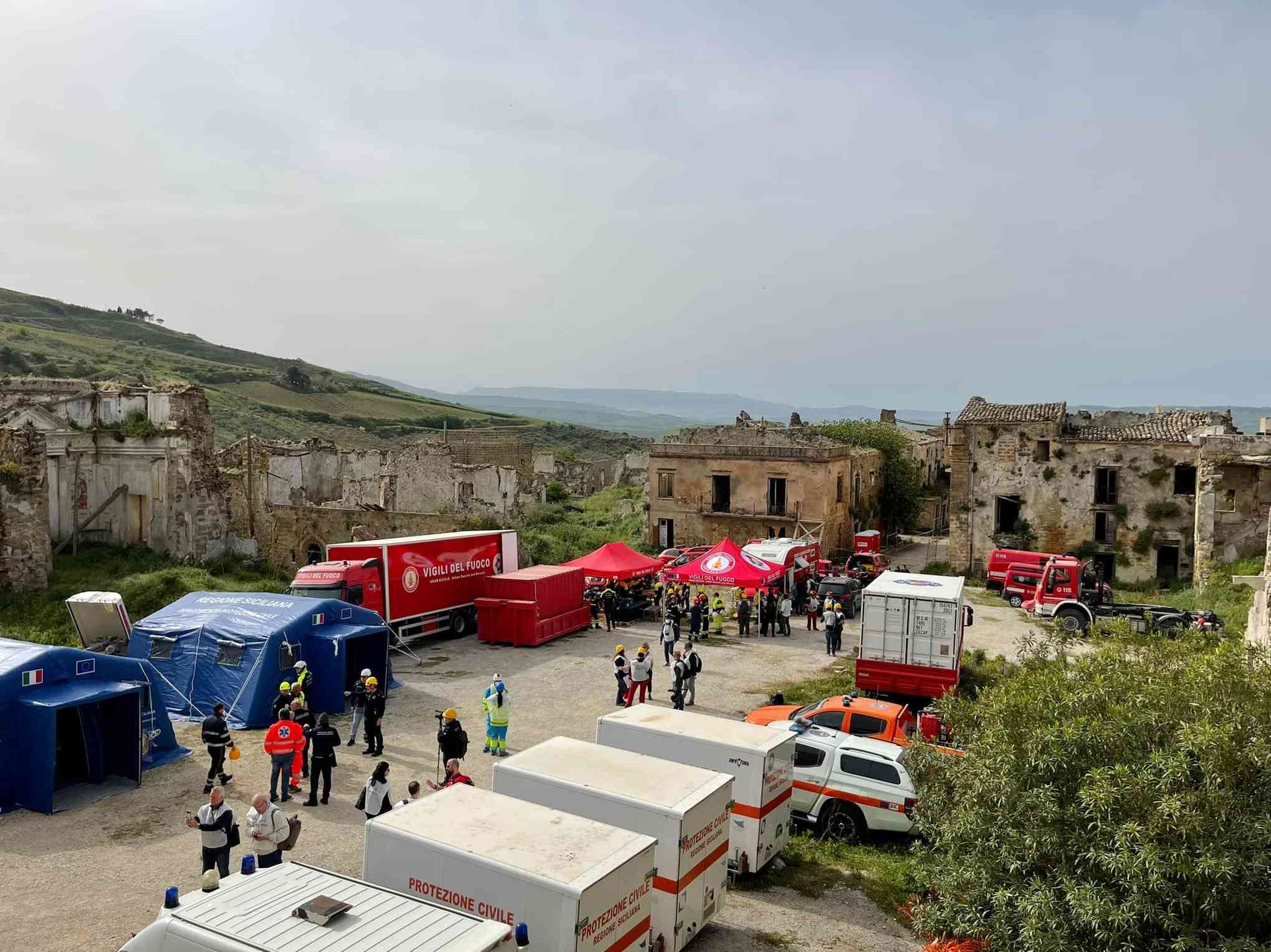 Immagine articolo: Esercitazione del Corpo Nazionale dei Vigili del Fuoco presso i ruderi di Poggioreale