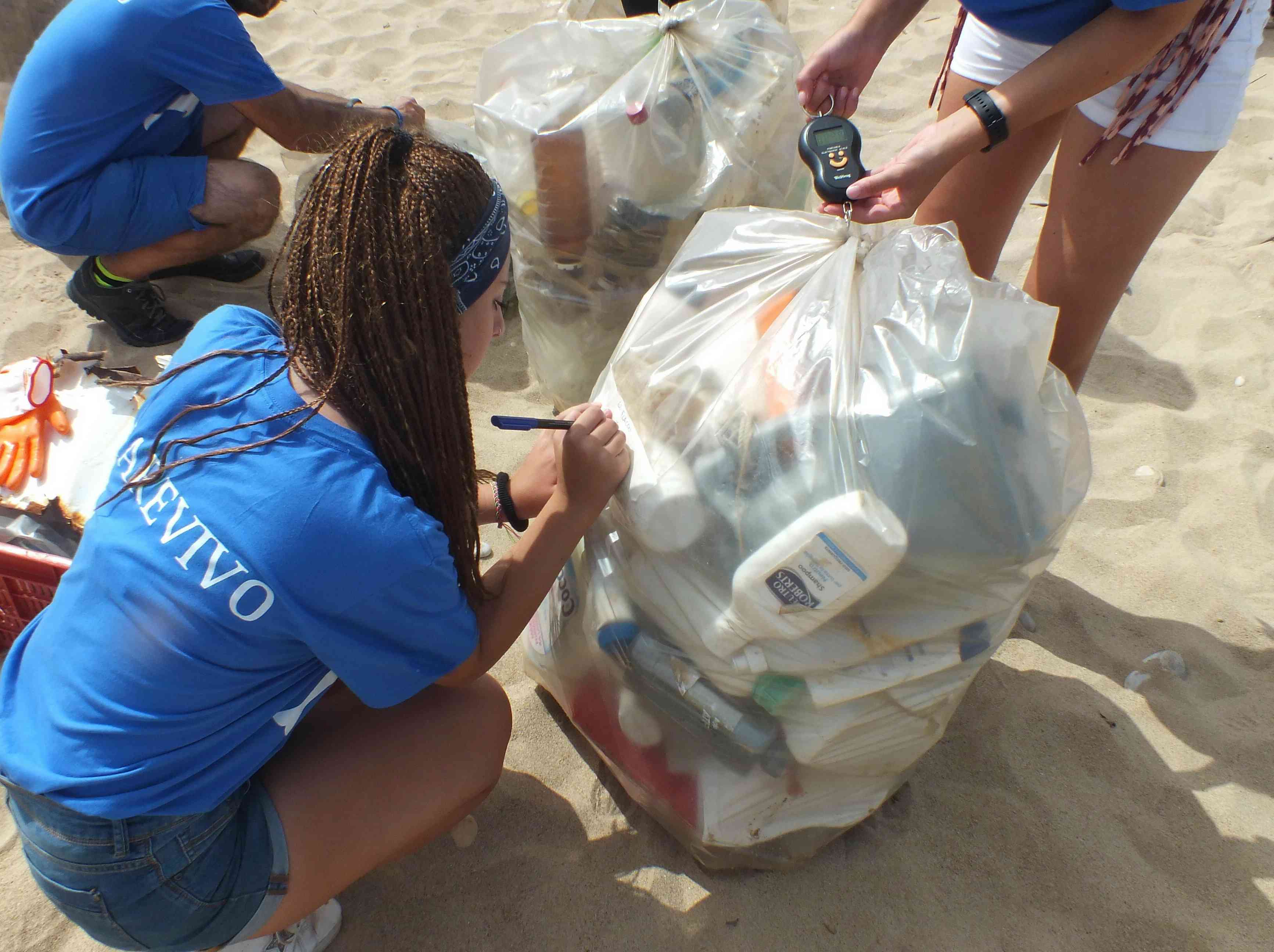 Immagine articolo: Sciacca, Ist. Comprensivo Mariano Rossi e Ass. Marevivo adottano una spiaggia dello Stazzone