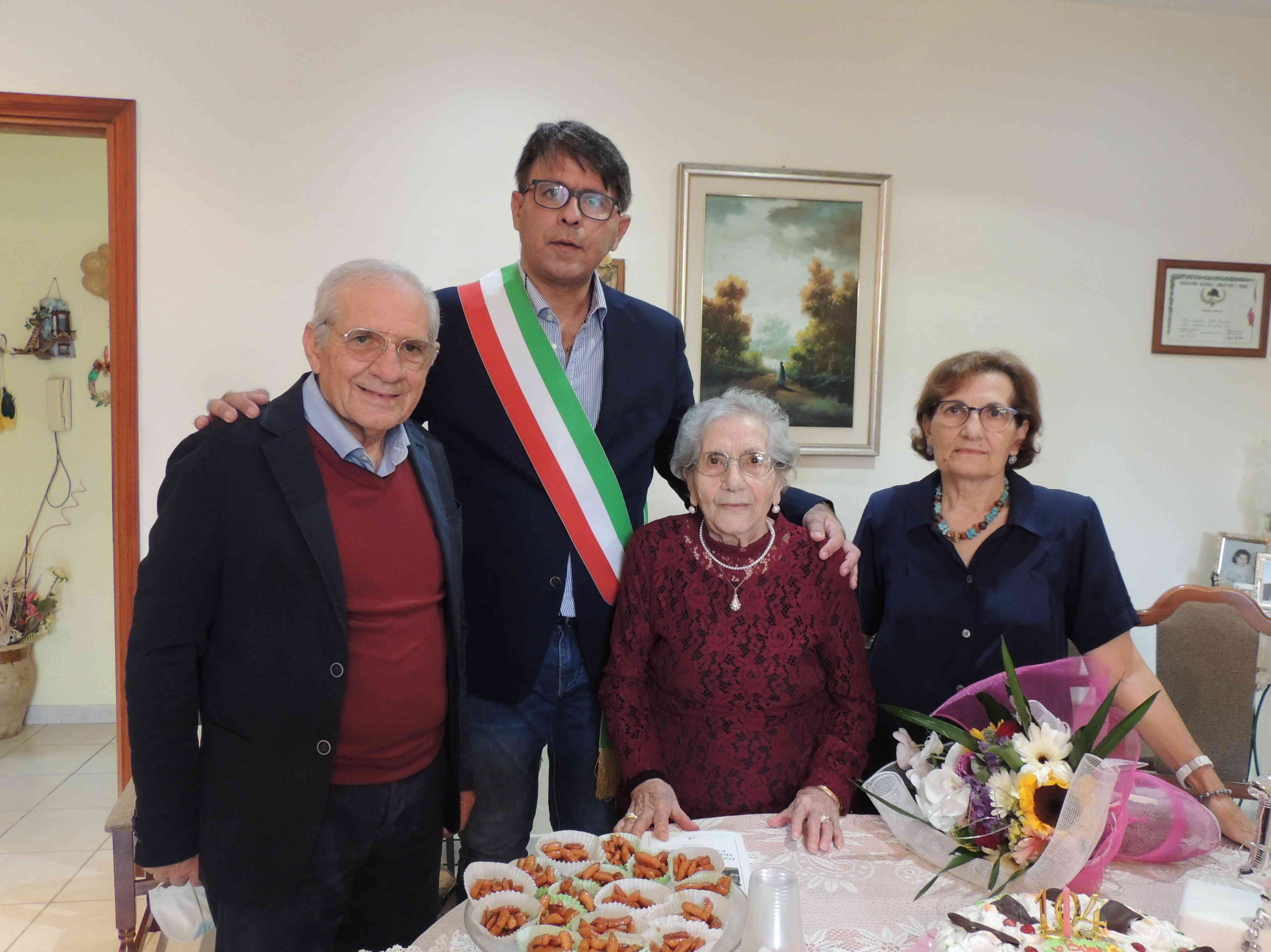Immagine articolo: Poggioreale festeggia i 104 anni di Filippa Vella