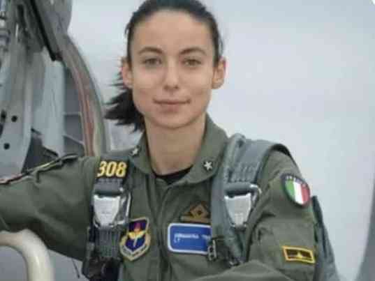 Immagine articolo: Nei cieli di Kabul schivando colpi di arma da fuoco. Genitori margheritesi per la giovane pilota dell’Areonautica Annamaria Tribuna