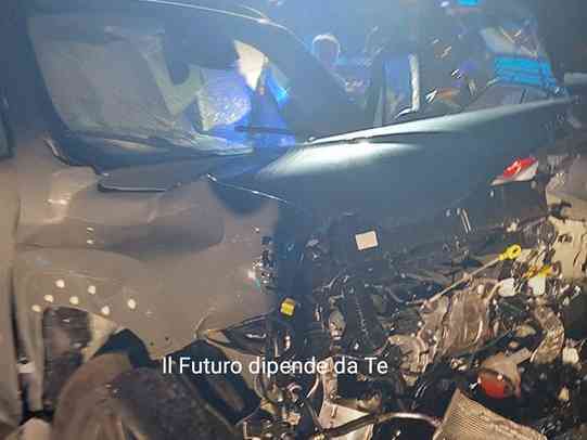 Immagine articolo: (FOTO) Sciacca, scontro frontale sulla statale 115. Muore una donna di Salaparuta. Sul posto il 118