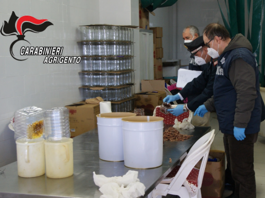 Immagine articolo: Sciacca, i Carabinieri della locale Stazione e quelli del NAS di Palermo denunciano un cittadino saccense e sequestrano otto quintali di prodotti ittici conservieri