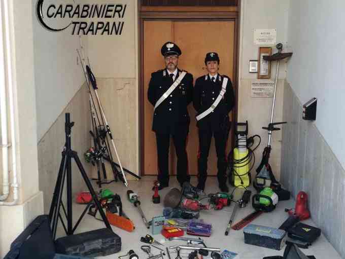 Immagine articolo: Menfi, ladri rubano in una casa. Arrestati dai Carabinieri a Castellammare del Golfo
