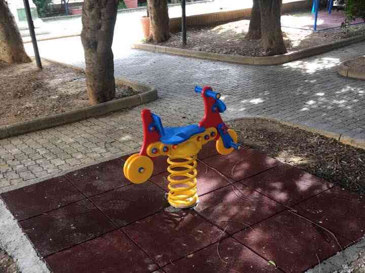 Immagine articolo: Calatafimi: Installati i nuovi giochi per i bambini all’interno della villa di piazza Plebiscito