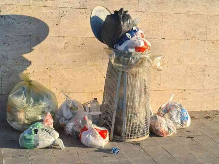 Immagine articolo: Menfi. Uso improprio, con abbandono di rifiuti dalle abitazioni. Rimossi i cestini a Porto Palo
