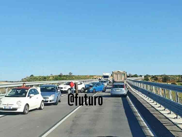 Immagine articolo: Incidente sul viadotto Belice. Coinvolte quattro auto
