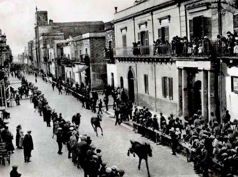 Immagine articolo: La storia del Palio Millusiano, le corse di San Giuseppe a Menfi