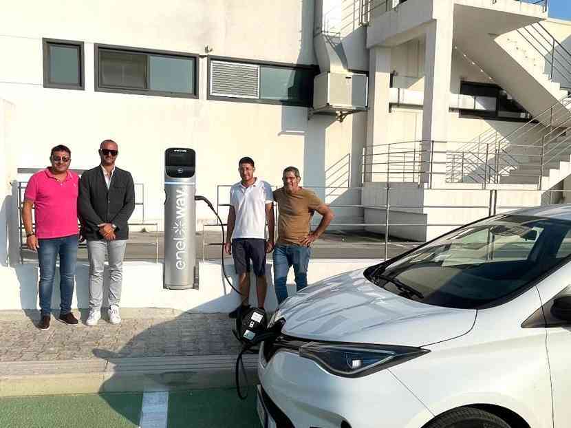 Immagine articolo: Menfi. Installata una colonnina di ricarica da 22 Kw presso il MED'AL grazie all'accordo con Enel