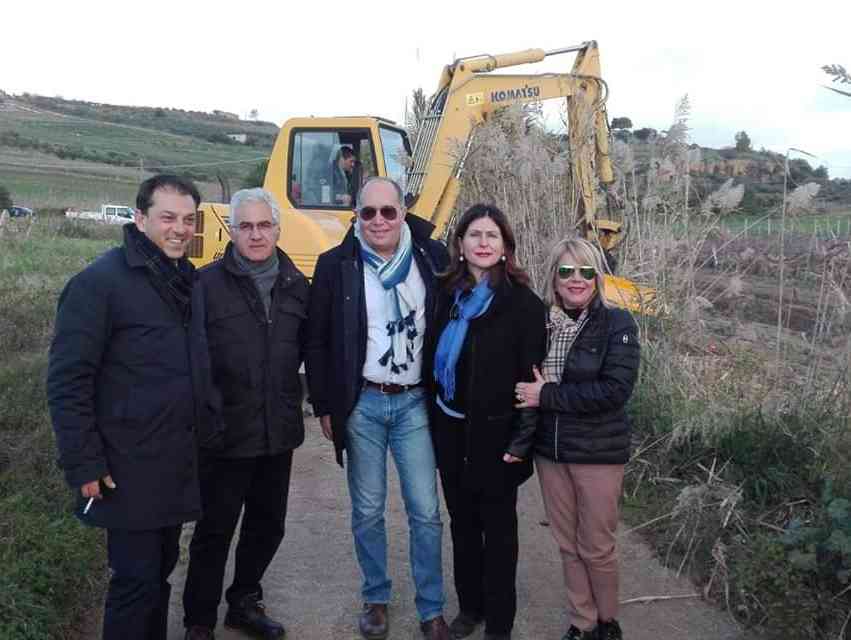 Immagine articolo: Menfi, al via i lavori di pulizia del Vallone Mandrarossa e del canale secondario affluente di c.da Fiori