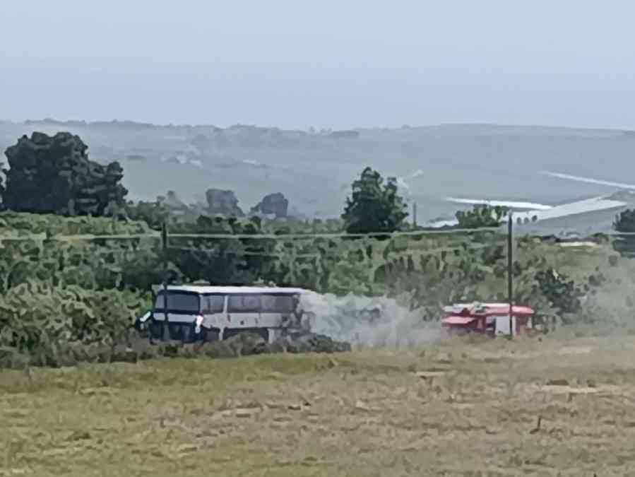 Immagine articolo: Autobus a fuoco sulla strada tra Santa Margherita e Sciacca