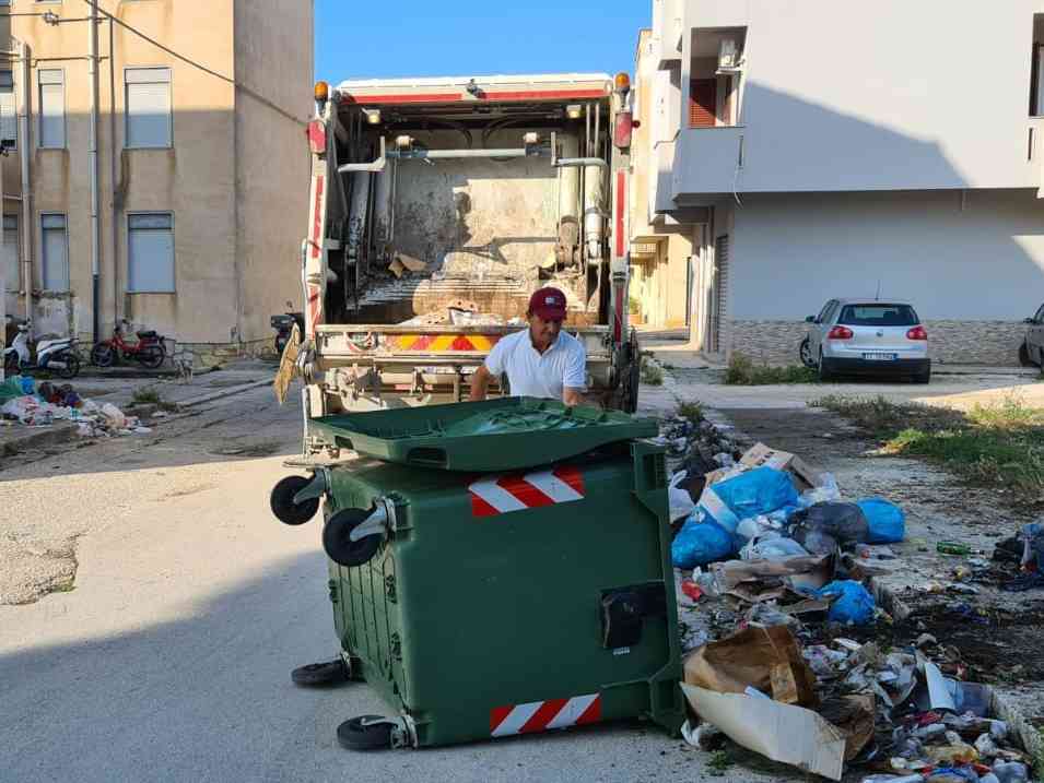 Immagine articolo: Menfi. Ripulita la zona del quartiere Arena, nei pressi della Scuola Lombardo Radice