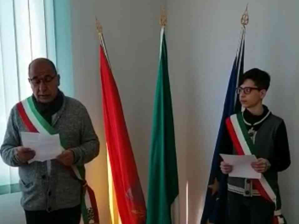 Immagine articolo: Poggioreale e Salaparuta, Sindaci e baby Sindaci leggono una poesia di Rodari per la celebrazione del 25 Aprile