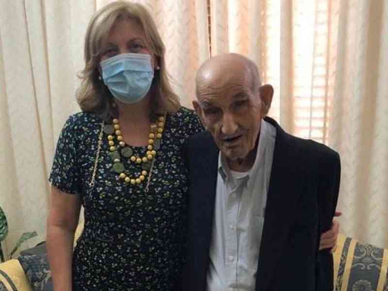 Immagine articolo: A Montevago record di longevità. Zio Ciccio Migliore ha tagliato il nastro dei 104 anni