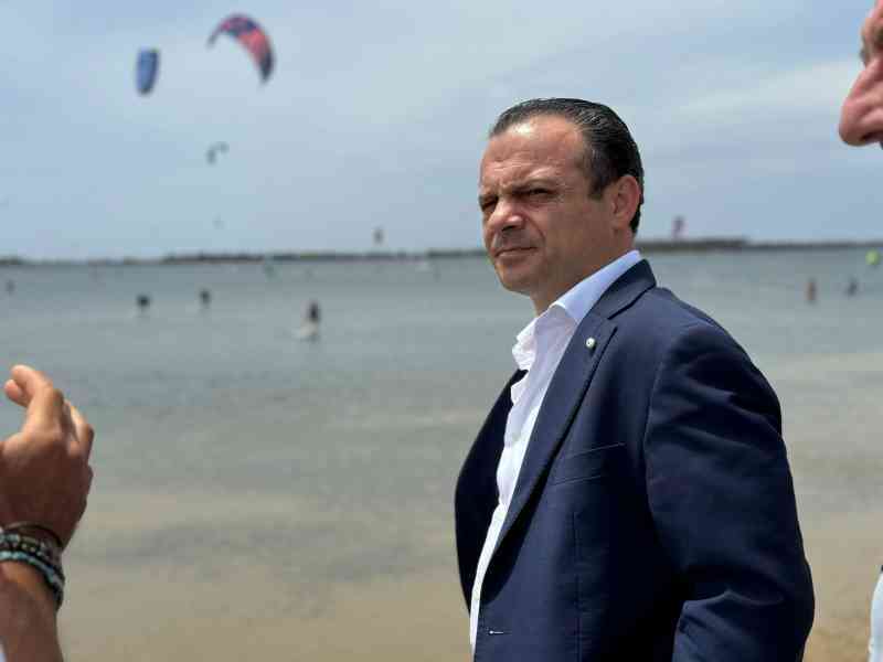 Immagine articolo: Il leader di Sud chiama Nord, Cateno De Luca, domani a Menfi con il suo Camper della libertà