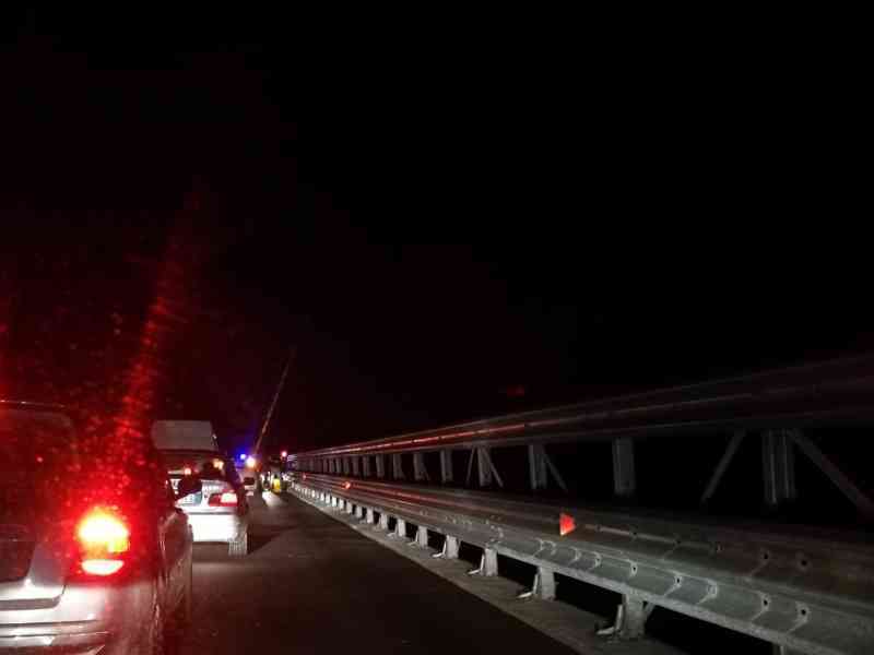 Immagine articolo: Semaforo in tilt lungo il viadotto Belìce.  Sul posto Carabinieri e Polizia