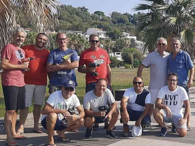 Immagine articolo: Menfi, volontari in azione tra avvitatori, rastrelli e scope. Clemente fa squadra e i cittadini rispondono presente