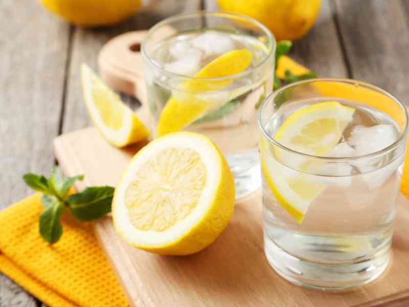 Immagine articolo: Le proprietà dei limoni tra calorie e valori nutrizionali. Ecco perchè fanno bene alla salute