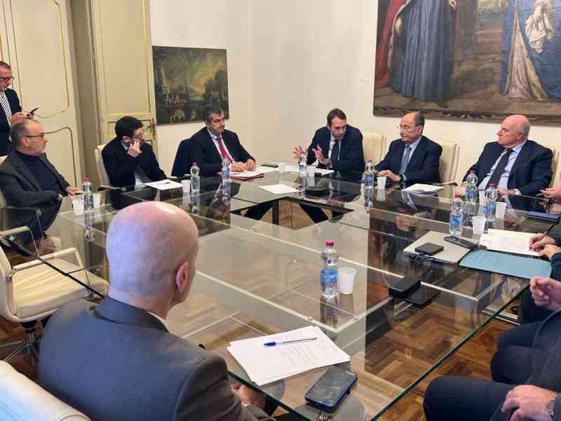 Immagine articolo: Siccità, si insedia l'unità di crisi. Schifani e Sammartino: “Regione vicina ad agricoltori e allevatori“