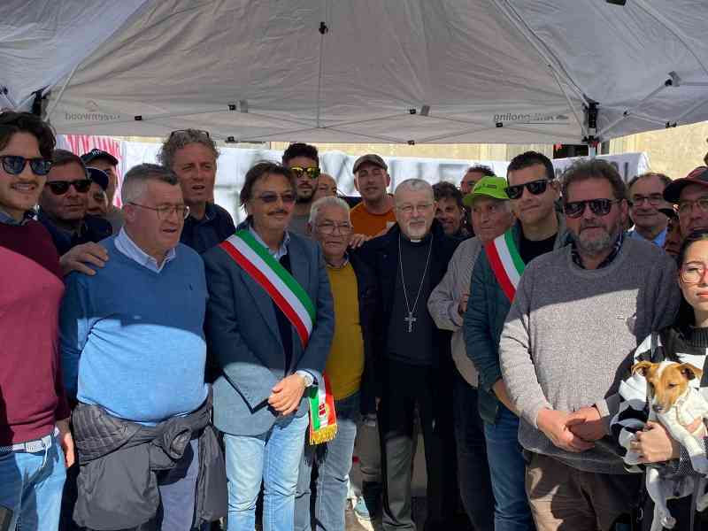 Immagine articolo: Solidarietà dell'Arcivescovo di Agrigento con la protesta degli agricoltori. La visita al presidio sulla Fondovalle