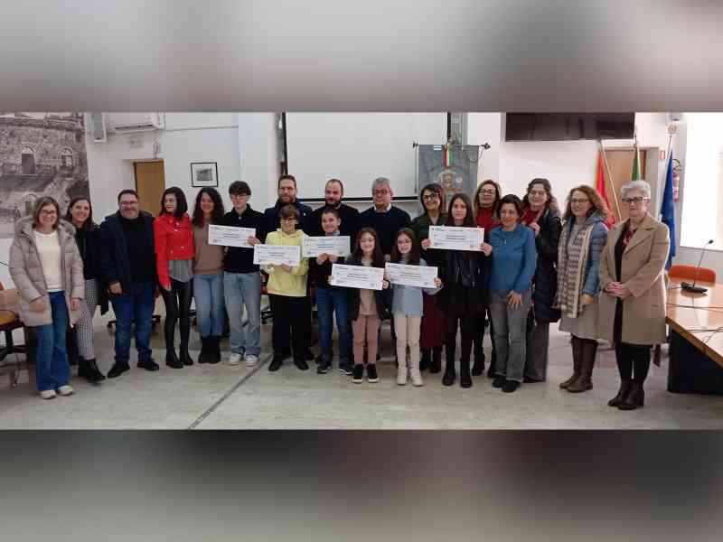 Immagine articolo: Poggioreale. Consegnate borse di studio a 6 studenti meritevoli