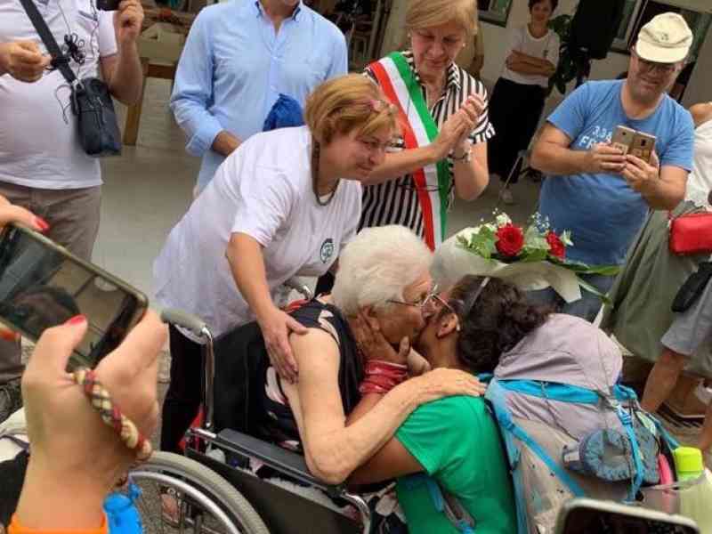 Immagine articolo: Montevago in festa per l’arrivo di Francesca tra applausi, l’emozione di Nonna Ciccia e la cittadinanza onoraria