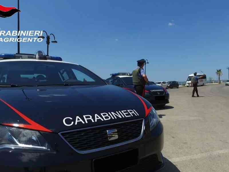 Immagine articolo: Sciacca, “finto carabiniere“ citofona ma ad aspettarlo trova due veri carabinieri: arrestato