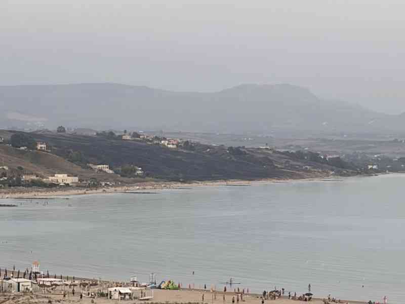 Immagine articolo: Incendi a Menfi, il sindaco Clemente: «Ore drammatiche, vicini alle famiglie colpite»