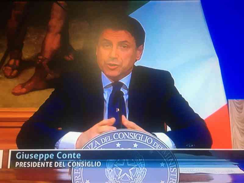 Immagine articolo: Il Premier Conte parla agli italiani: “Mantenere distanze anche in famiglia. Aiuti a fondo perduto per piccole aziende e non solo“. Ecco le novità della fase 2